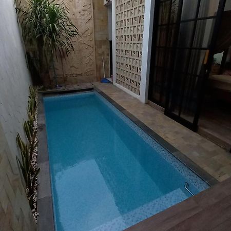 Luxury Room With Pool At Vila Raima Gresik Exterior foto